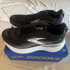 Brooks Run & Walking  Size 7 Women’s 