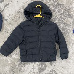 Boys Toddler “UniQLO Pufftech Washable Parka (size: 5/6) Black