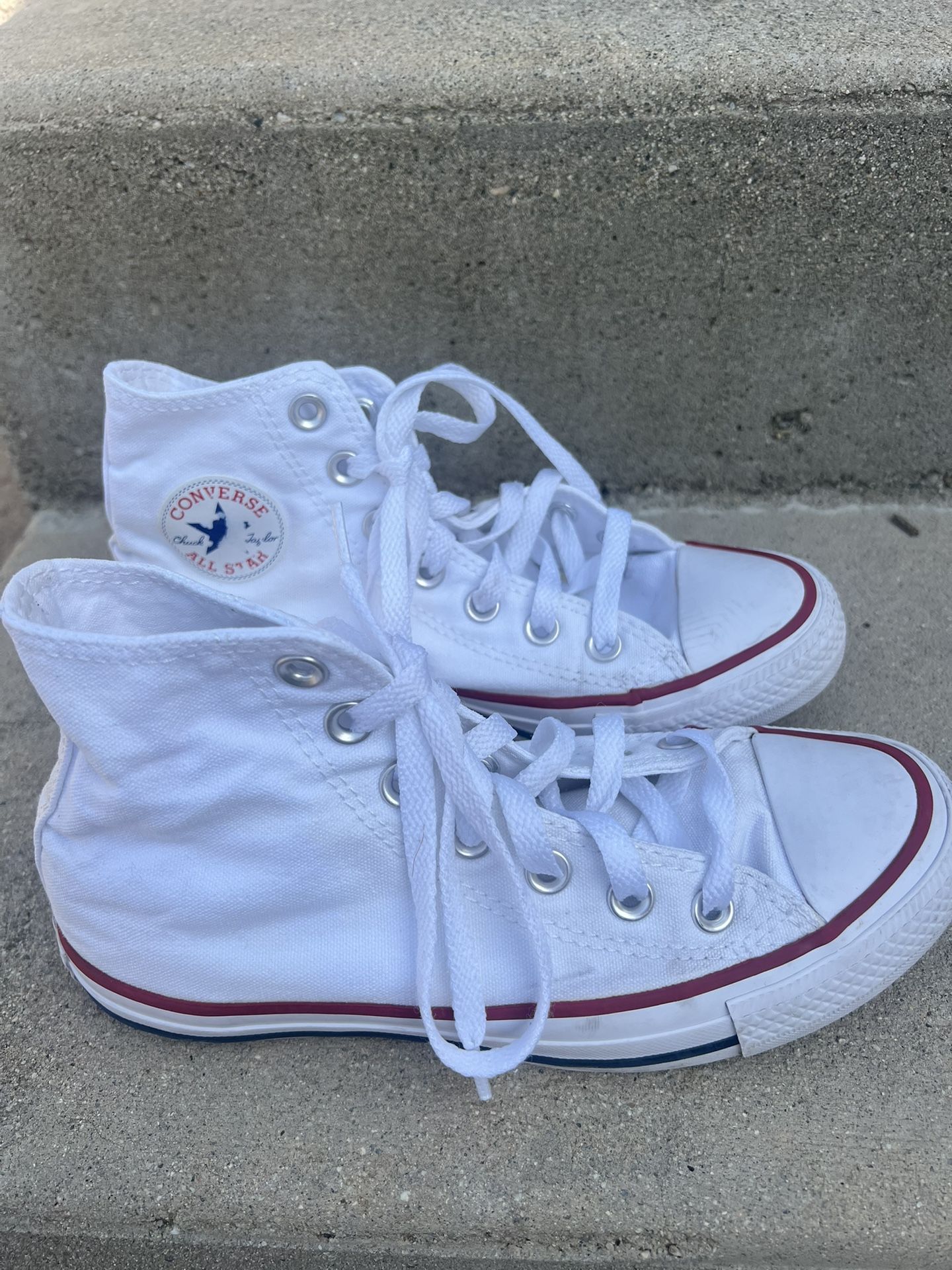 Converse - Men’s Size 3.5/Women’s 5.5
