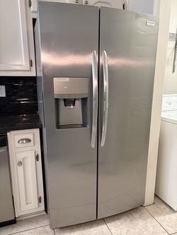 Side-by-Side Refrigerator in Stainless Steel