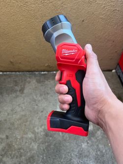 Milwaukee M18 Cordless 100 Lumens LED Flashlight (Tool-Only)