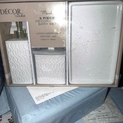 Macys 3 Pcs Bathroom Set Original $60