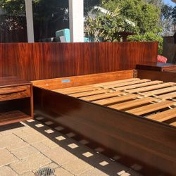 Stunning Mid Century Danish Rosewood Floating Bed With Nightstands 