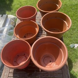 Set Of 6 Plastic Indoor Outdoor Planting Pots Excellent Condition