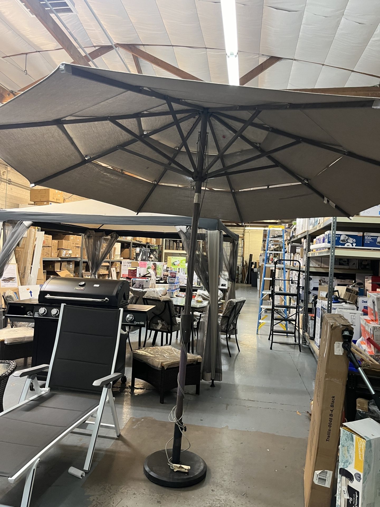 ACTIVA 11FT 3.2M WOOD LOOK 3-TIER MARKET UMBRELLA IN BEIGE