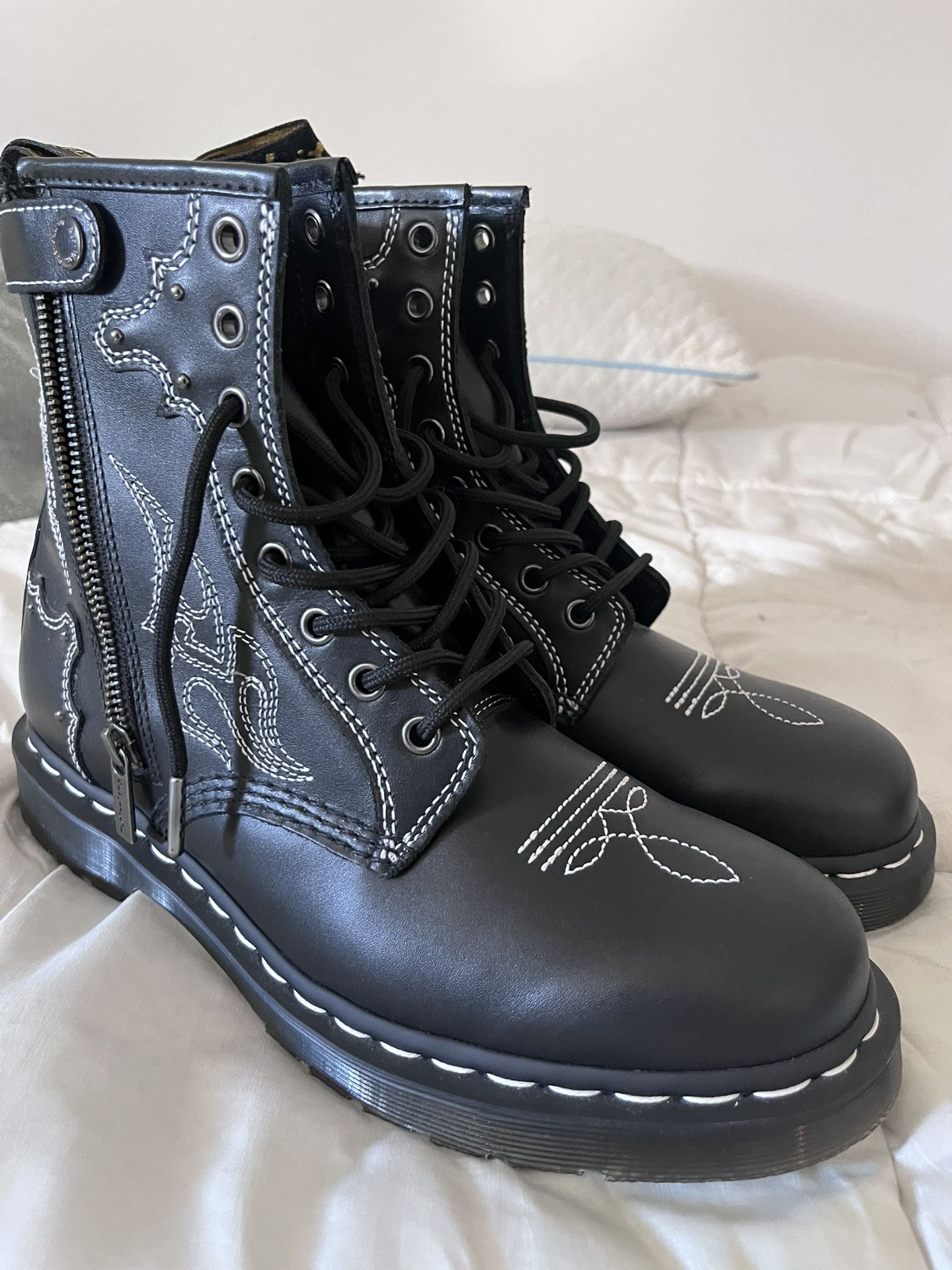 Gothic Americanas Dr Martens.