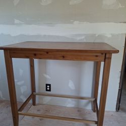 STUNNING OAK HIGH TABLE AND 2 HIGH CHAIRS 