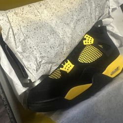 Thunder jordan 4’s 