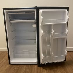 Midea mini fridge