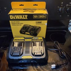 Dewalt Dual Port Charger With 2 USB Ports. Brand New Hablo Español 
