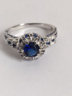 HIGH QUALITY WOMENS RING SIZE 10
