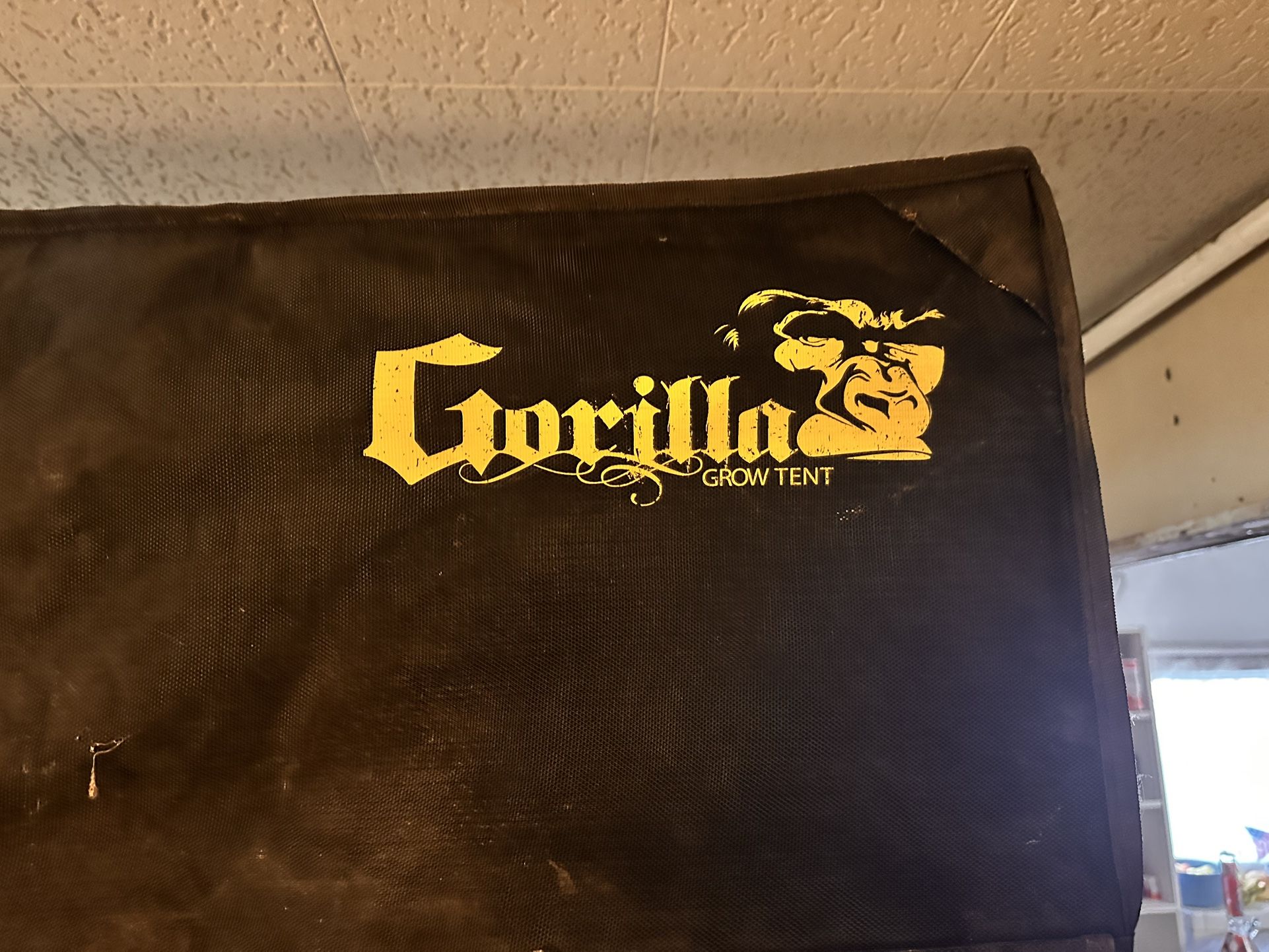 gorilla grow tent L 9x w 5 x 7 or 8’6” optional
