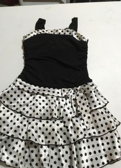 Girls Size 5 Black and white dress wore one time