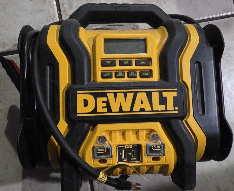 DXAEPS14 DEWALT 2000W AIR COMPRESSOR/BATTERY JUMPER 