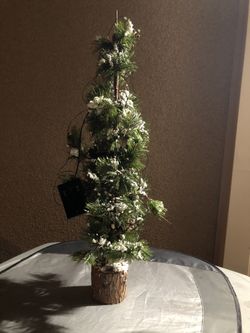 Christmas Tree. Please Read Descriptions