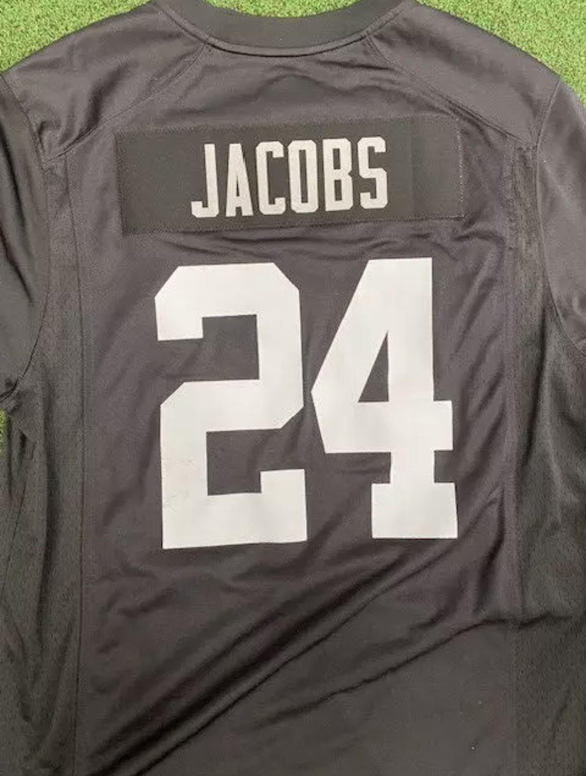Medium Raiders jersey