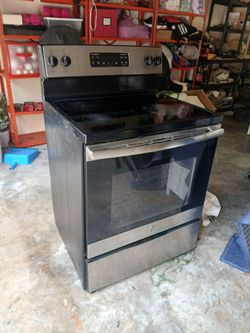 Cocina en buenas Condiciones Funciona Todo Bien, horno y quemador en buen Precio $200