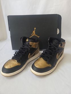 Jordon 1 Retro high OG black metallic gold