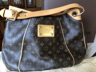 Louis Vuitton Monogram Canvas Galliera Pm Bag.