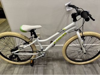 Trek Precaliber 24” Girls Kids bike nice