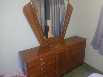 6 DRAWER DRESSER W/MIRROR