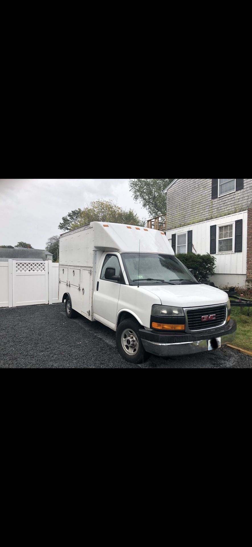 2004 GMC Cutaway box truck 10’