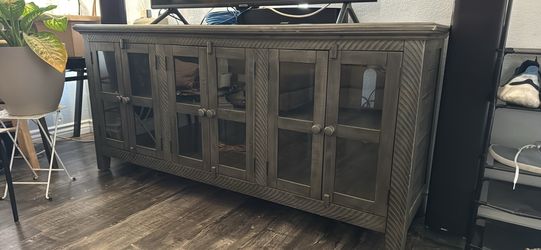 Large Modern TV Stand / Entertainment Console – 70” x 32” x 18”