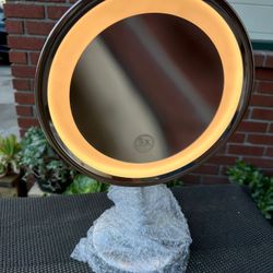 Magnifying Mirror with Light