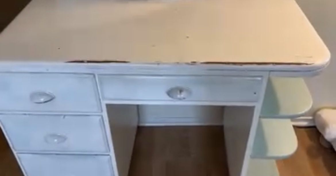 Large vanity desk comes with mirror