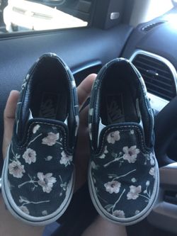 Size 6 toddler floral vans