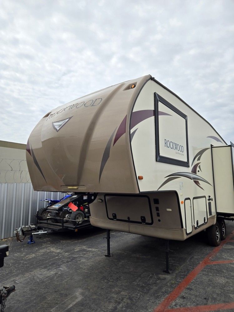 2017 ROCKWOOD 2440WS