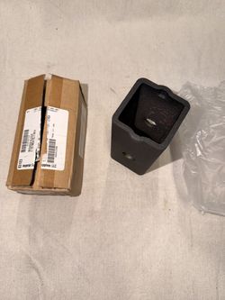 Hitch Receiver Reducer Sleeve — 2.5" to 2" Adapter (New)