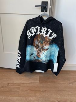 Voyage Studio pullover hoodie