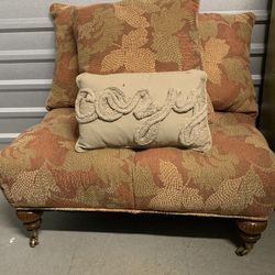 Very Nice Bench / Ottoman With Matching Pillows 