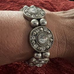 Bracelet / Silver  color