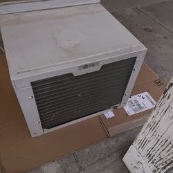 LG Air Conditioner With Heater 7000 Btu 