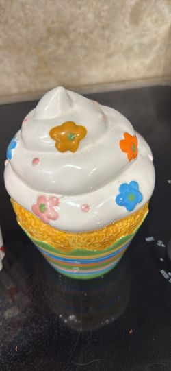 RARE David’s Cookies 7” Flowers Sprinkles Cupcake Cookie Jar Ceramic