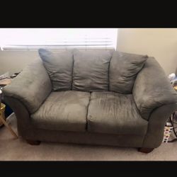 dos sofas uno grande y un mediano   buenas condiciones no estan rotos $25 