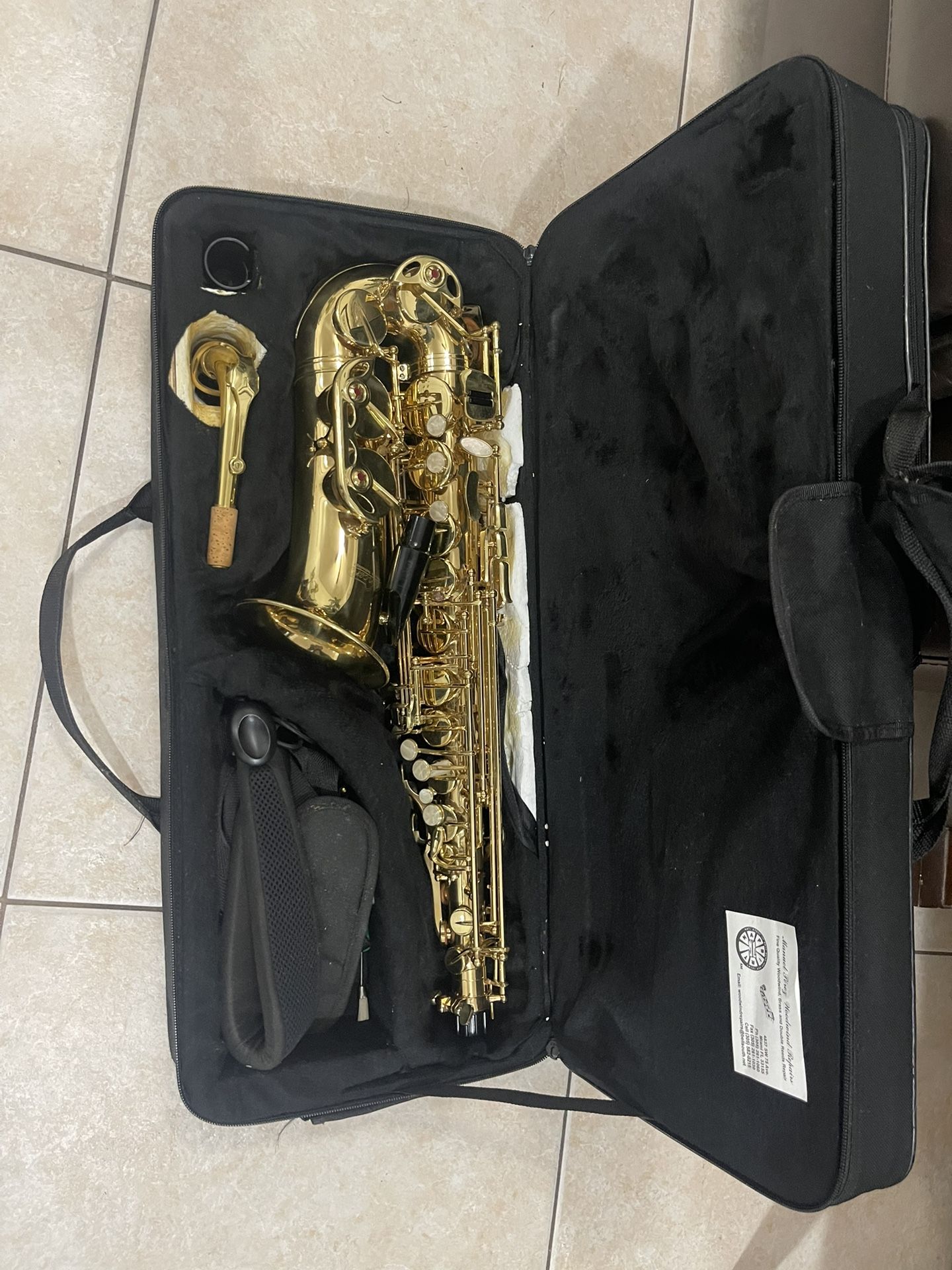 Used Alto saxophones
