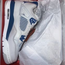 Jordan’s 4s Retro Military Blue 5.5y
