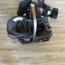 NUNA CAR Seat And Base. 