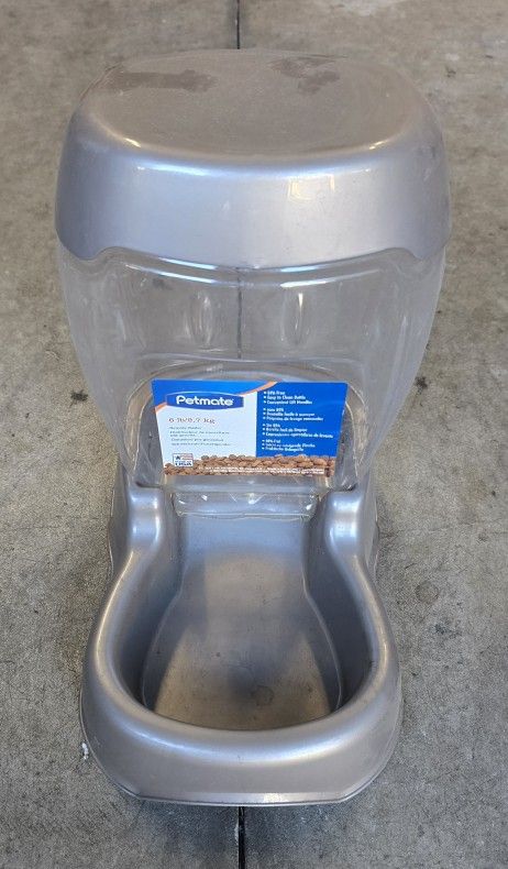 NEW Petmate Dog and Cat Feeder 6 pounds