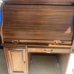 Roll top Desk, Real Wood, Excellent Condition 