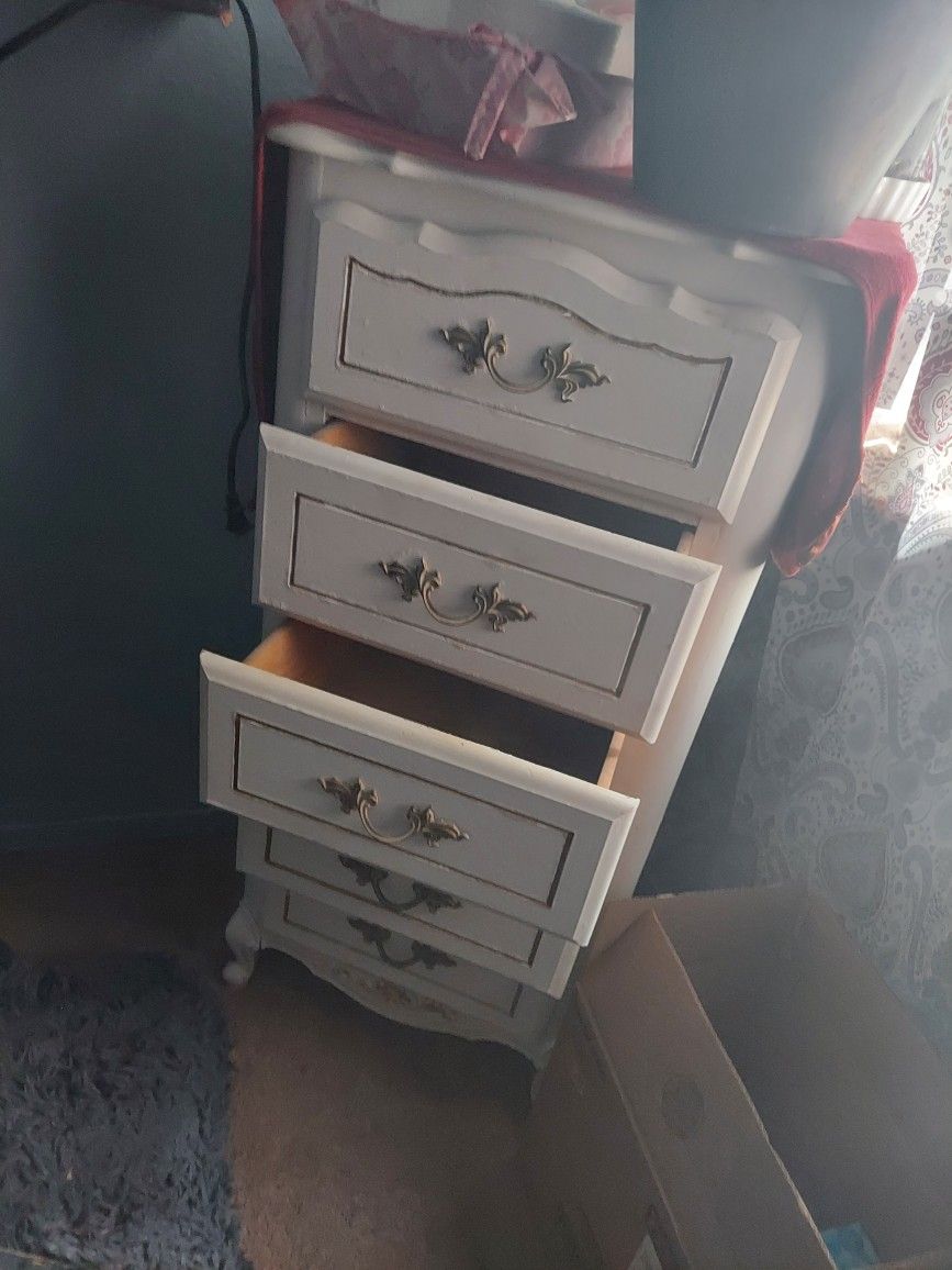 Old Fashion Dresser