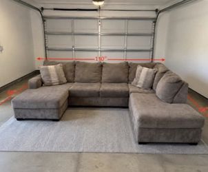 Large sectional  local delivery 🚚 💨