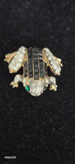 Vintage small pave rhinestones frog 🐸 brooch, 0.9"