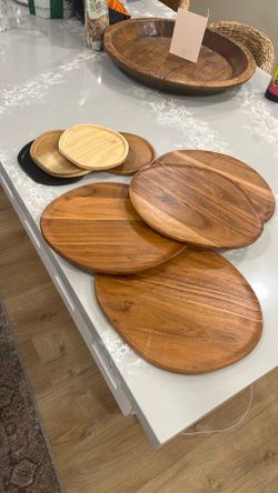 8 Piece Wood Plate Set