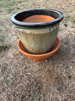 Large Glazed Ceramic Planter with Terracotta Saucer. Read description 1st