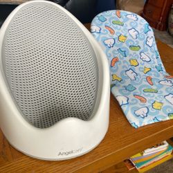 2 Pieces Baby Tub Support Price 8$ Pick Up. In Tacoma