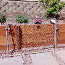 Chain link gate
